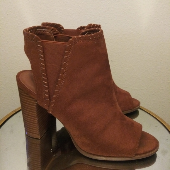 Faux suede booties - Picture 4 of 6